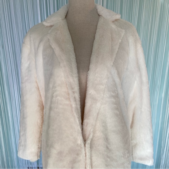 PrettyLittleThing Jackets & Blazers - Pretty Little Thing Cream Faux Fur Maxi Coat Size US 2 NWT